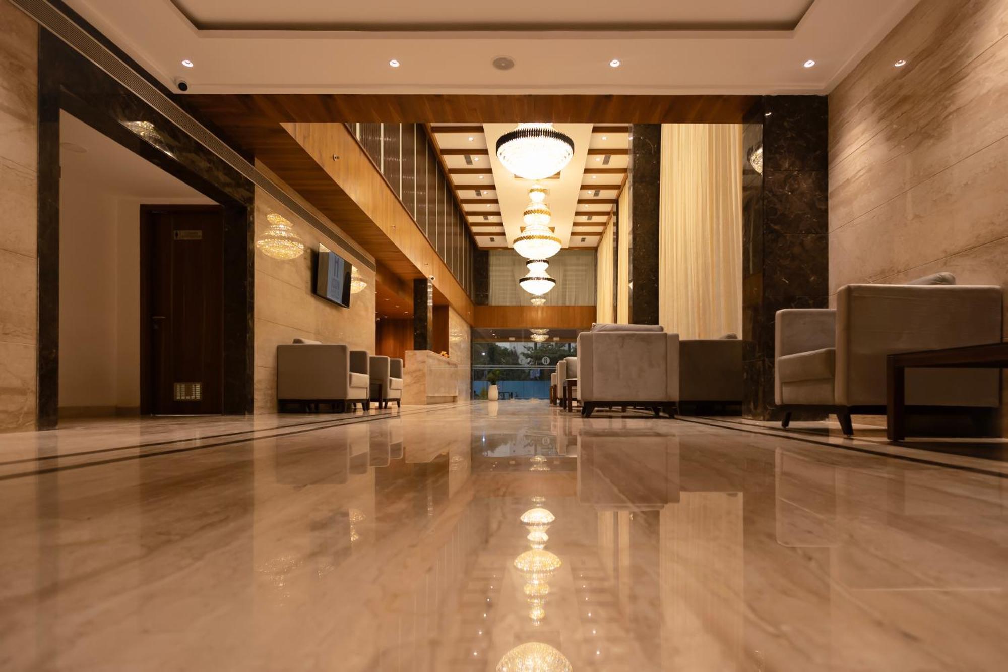 Icon Grand Hotel By Bhagini Bangalore Extérieur photo