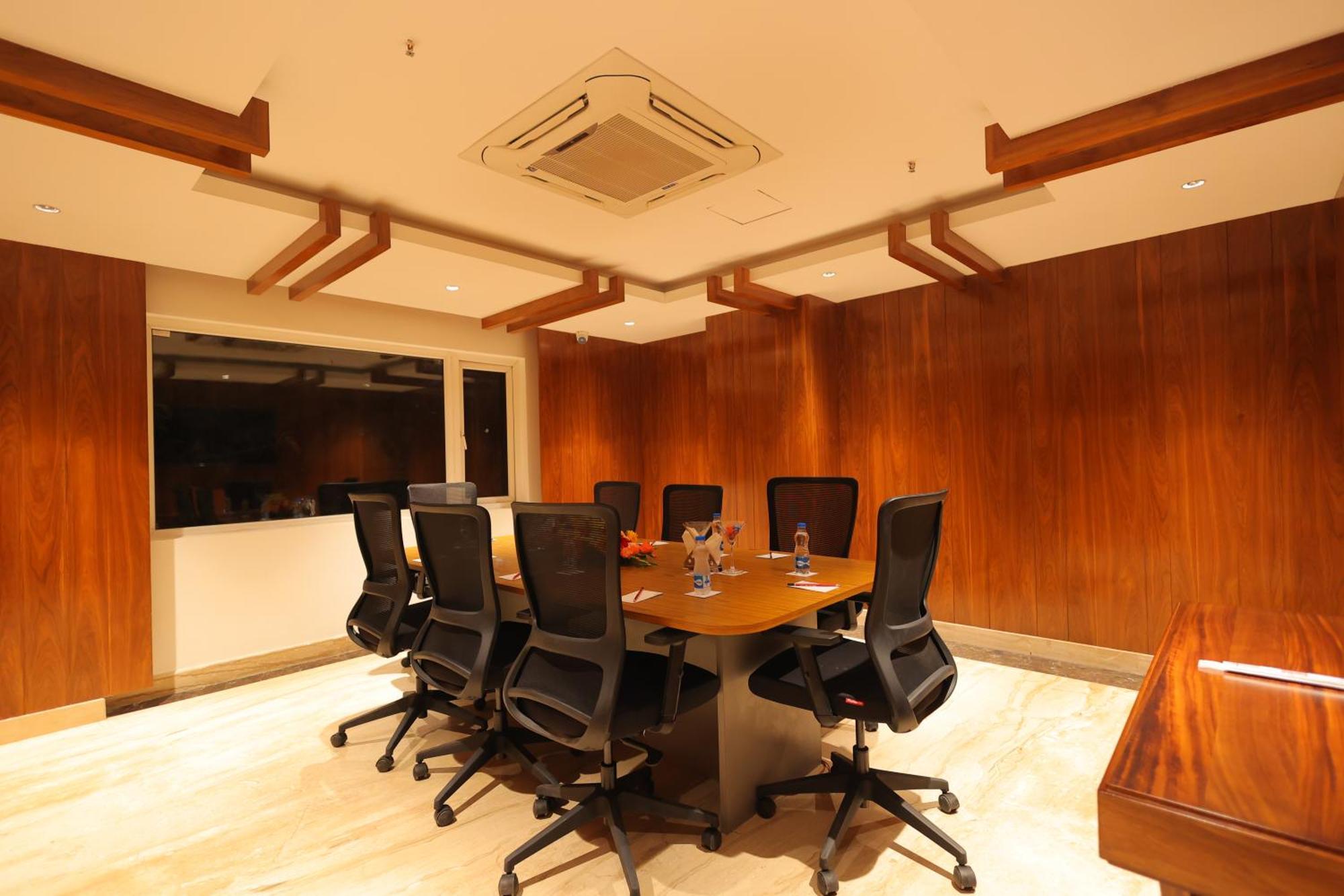 Icon Grand Hotel By Bhagini Bangalore Extérieur photo