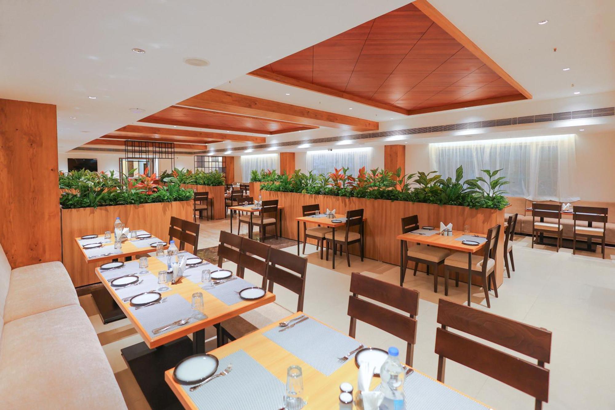 Icon Grand Hotel By Bhagini Bangalore Extérieur photo