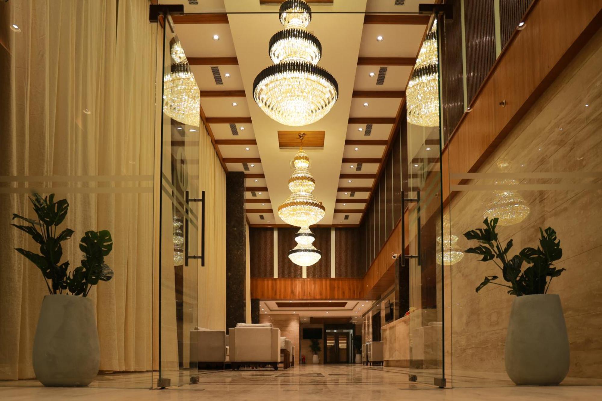 Icon Grand Hotel By Bhagini Bangalore Extérieur photo