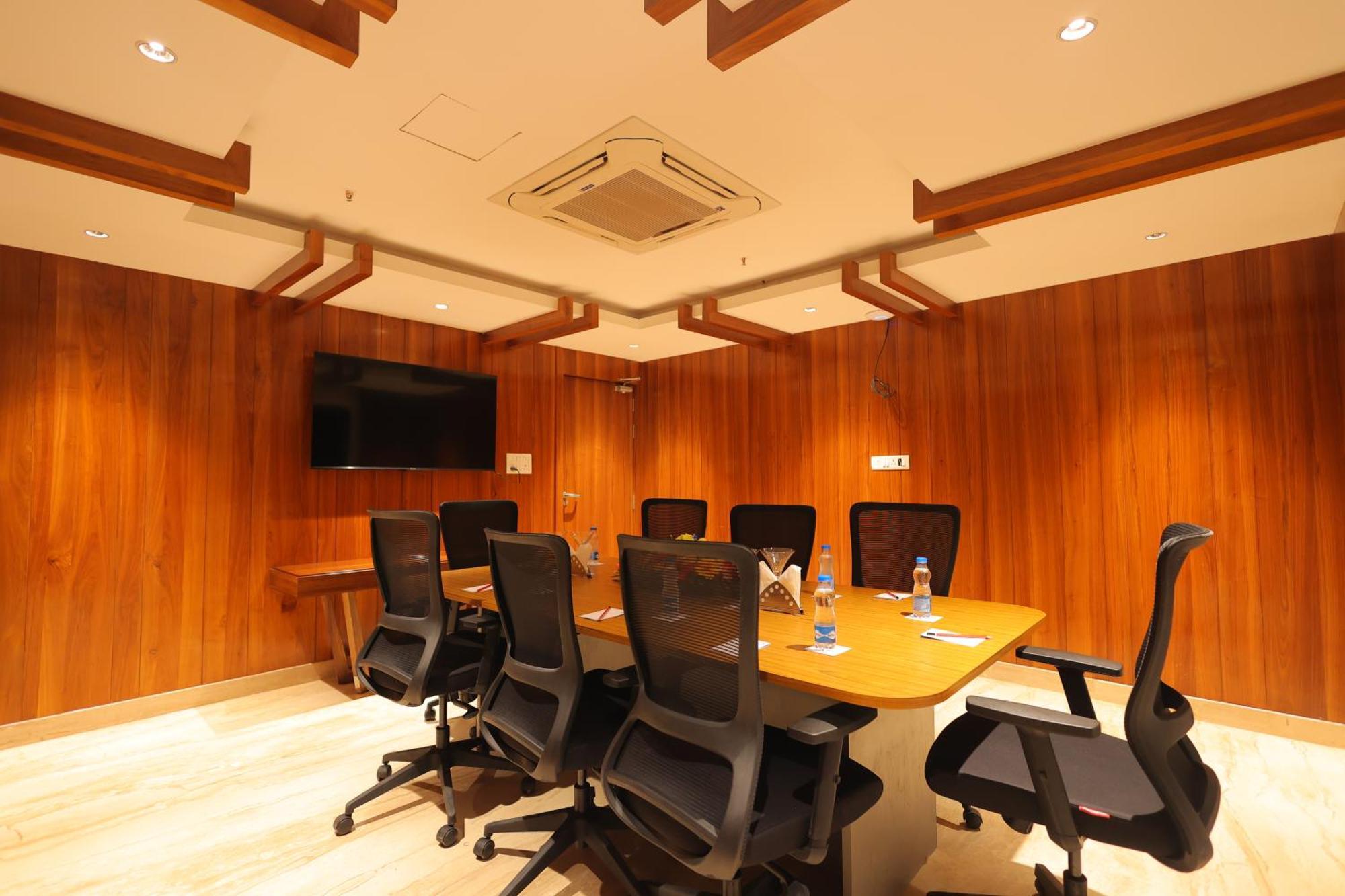 Icon Grand Hotel By Bhagini Bangalore Extérieur photo