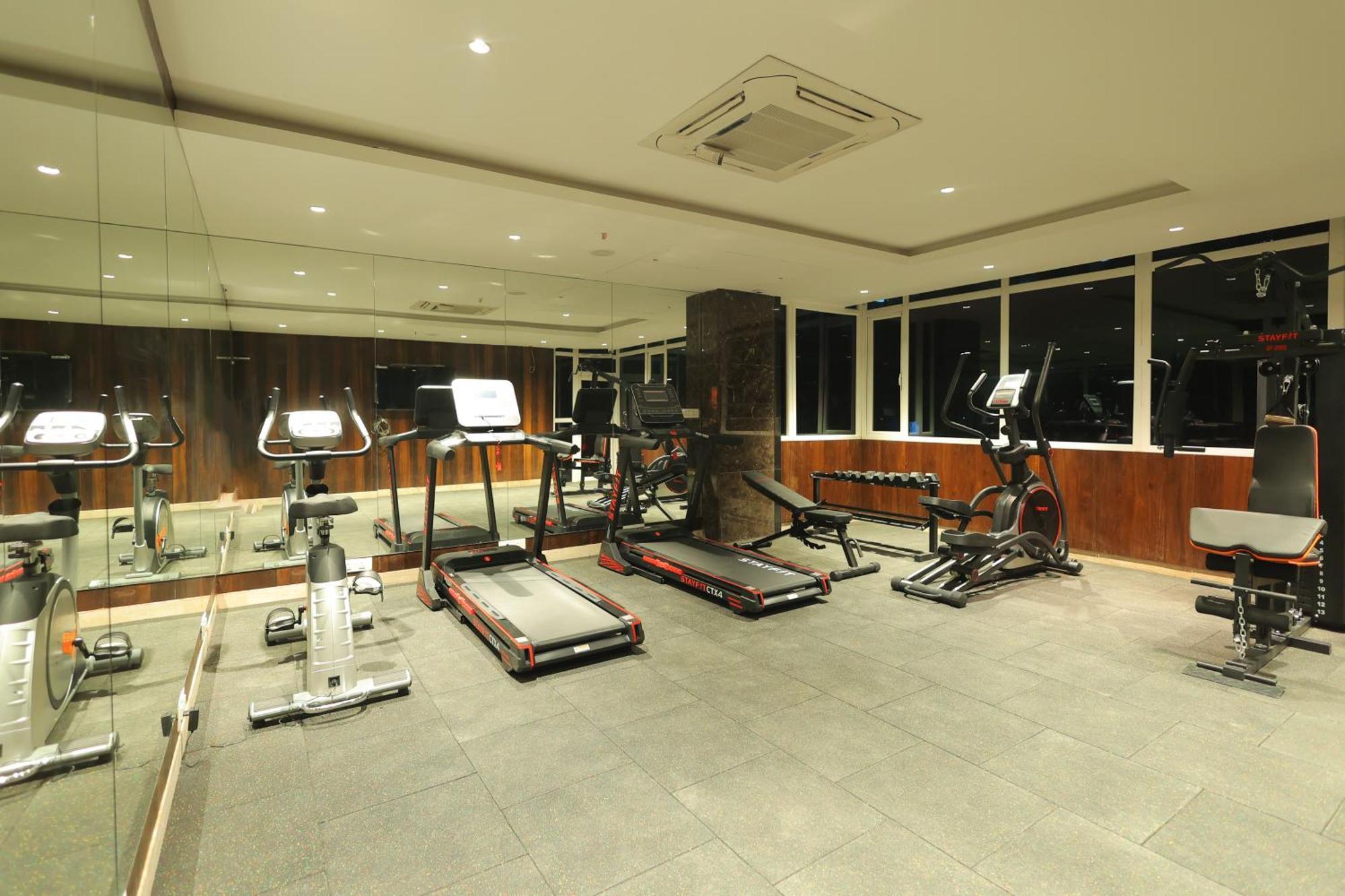 Icon Grand Hotel By Bhagini Bangalore Extérieur photo