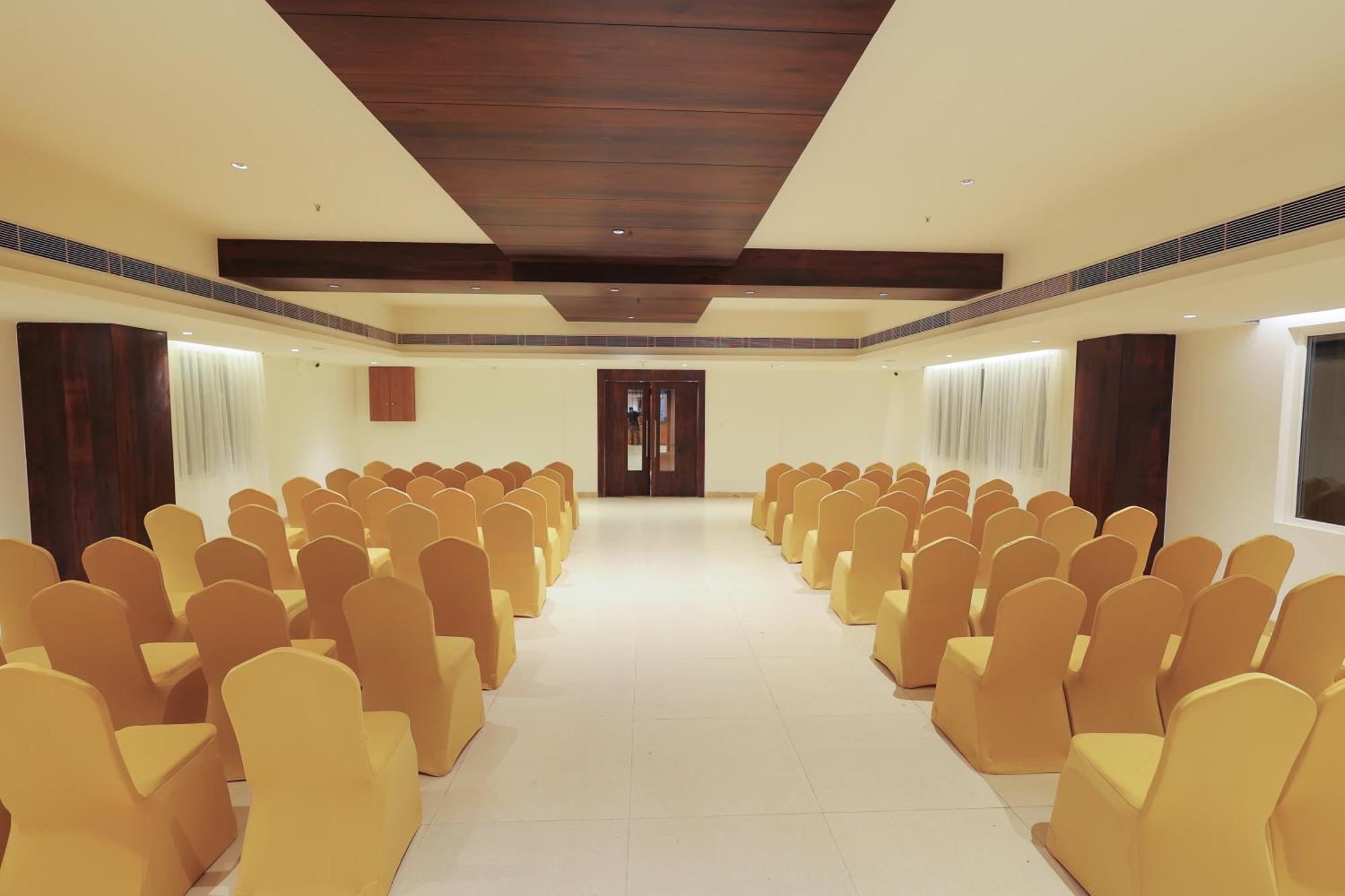 Icon Grand Hotel By Bhagini Bangalore Extérieur photo