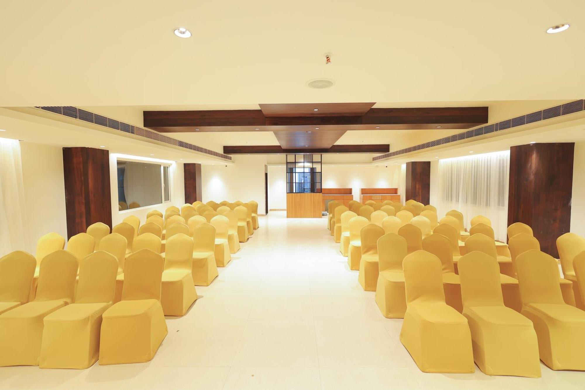 Icon Grand Hotel By Bhagini Bangalore Extérieur photo