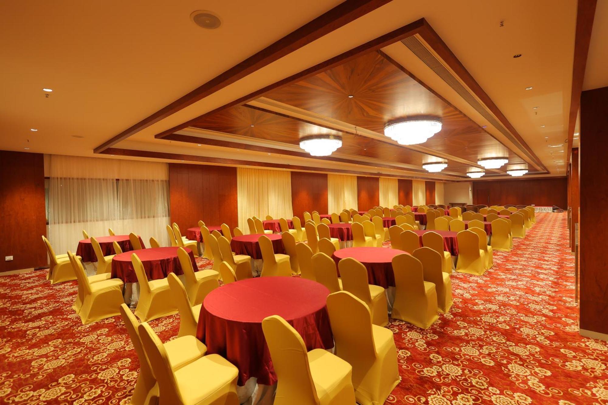 Icon Grand Hotel By Bhagini Bangalore Extérieur photo