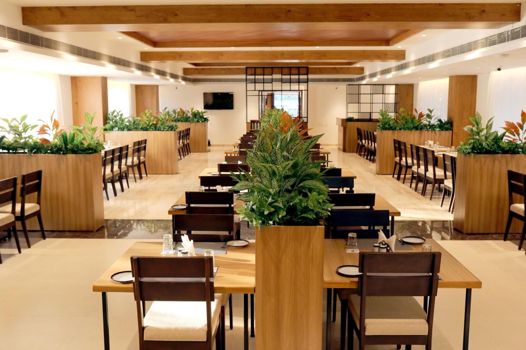 Icon Grand Hotel By Bhagini Bangalore Extérieur photo