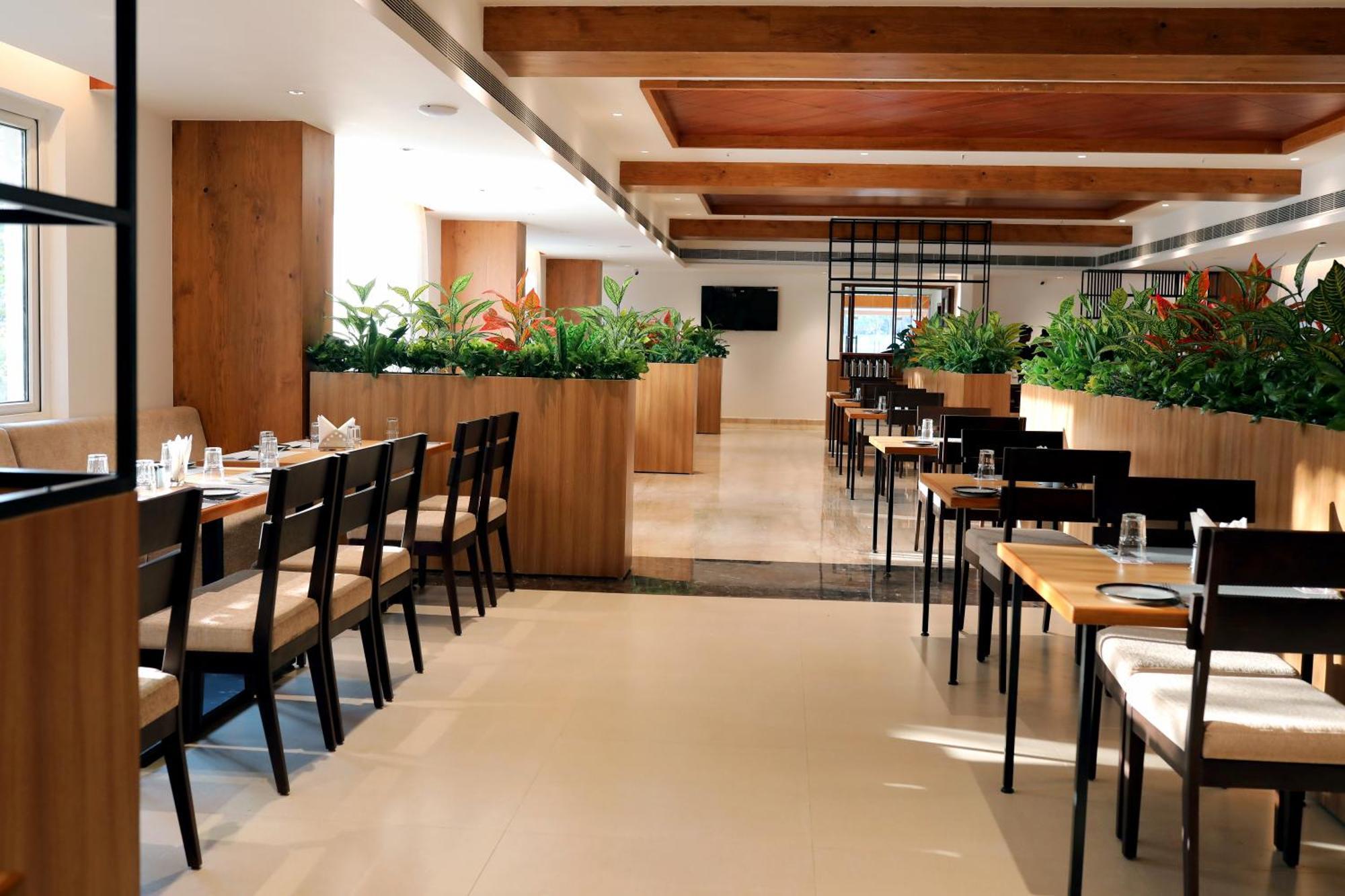 Icon Grand Hotel By Bhagini Bangalore Extérieur photo
