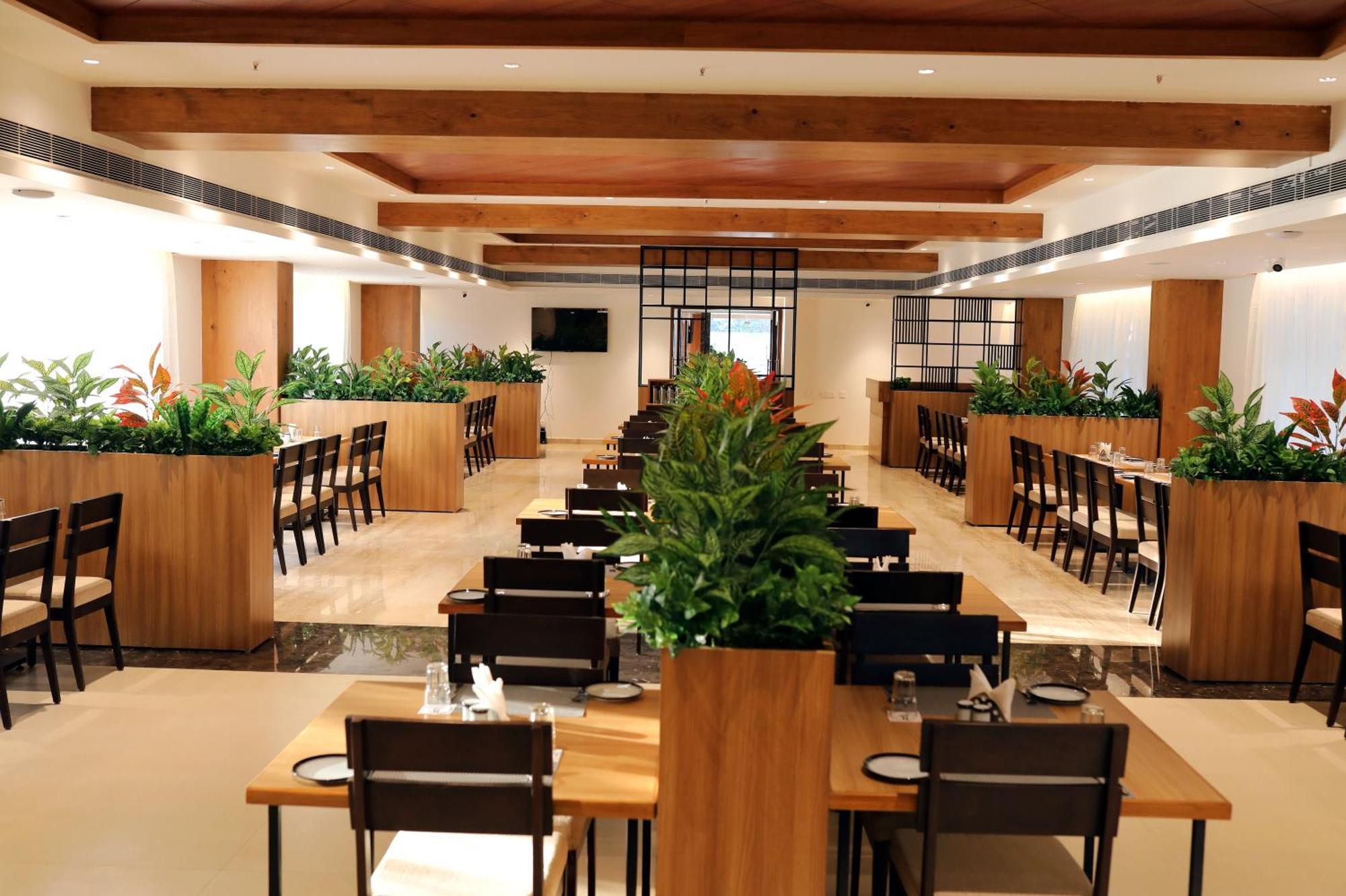 Icon Grand Hotel By Bhagini Bangalore Extérieur photo