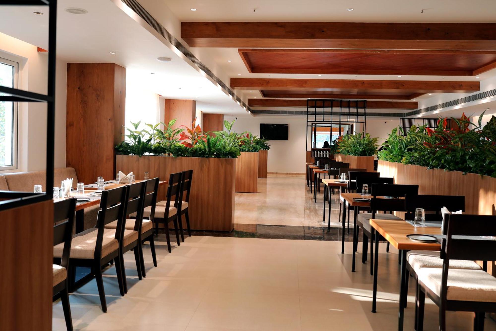 Icon Grand Hotel By Bhagini Bangalore Extérieur photo