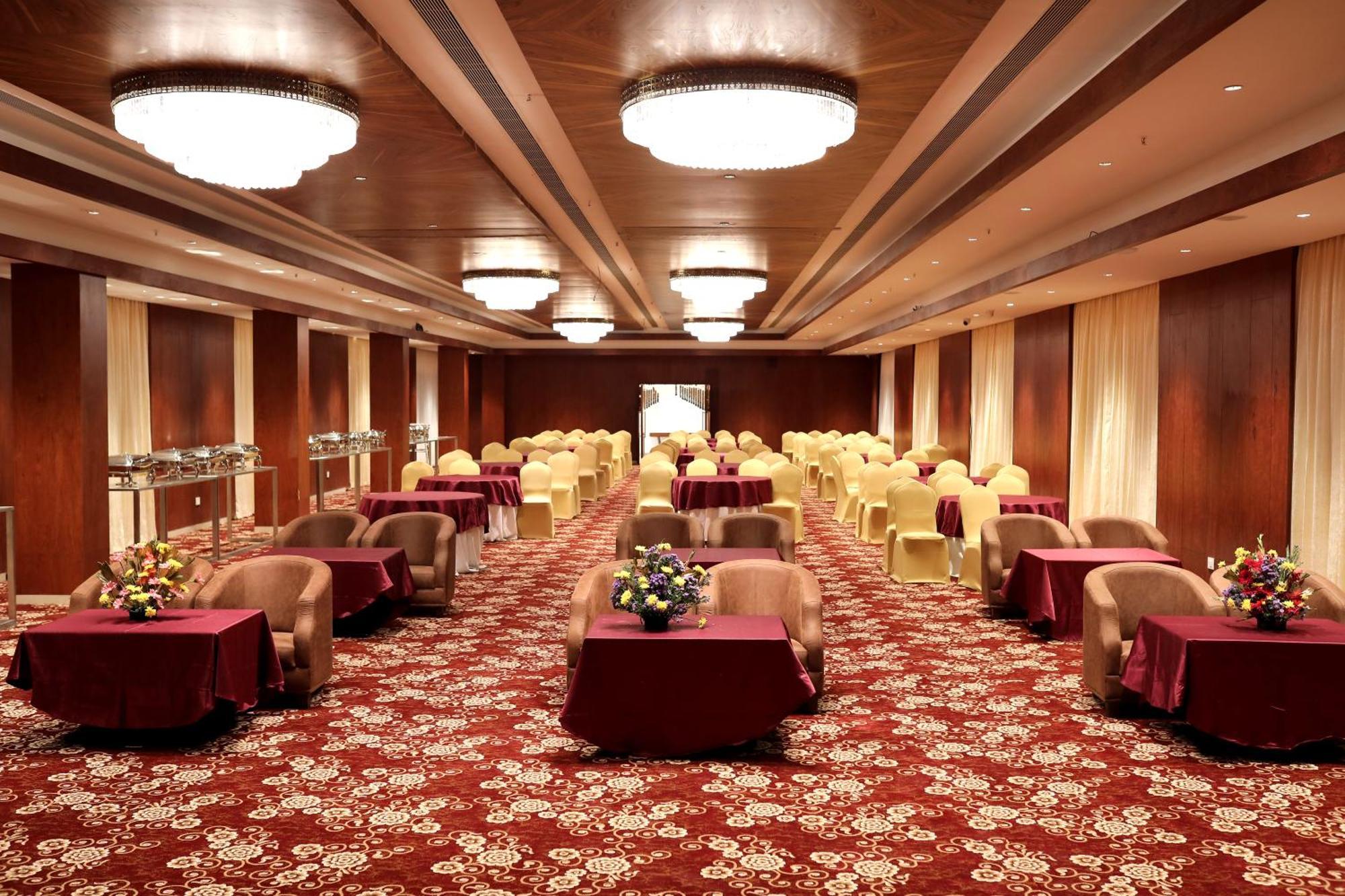 Icon Grand Hotel By Bhagini Bangalore Extérieur photo