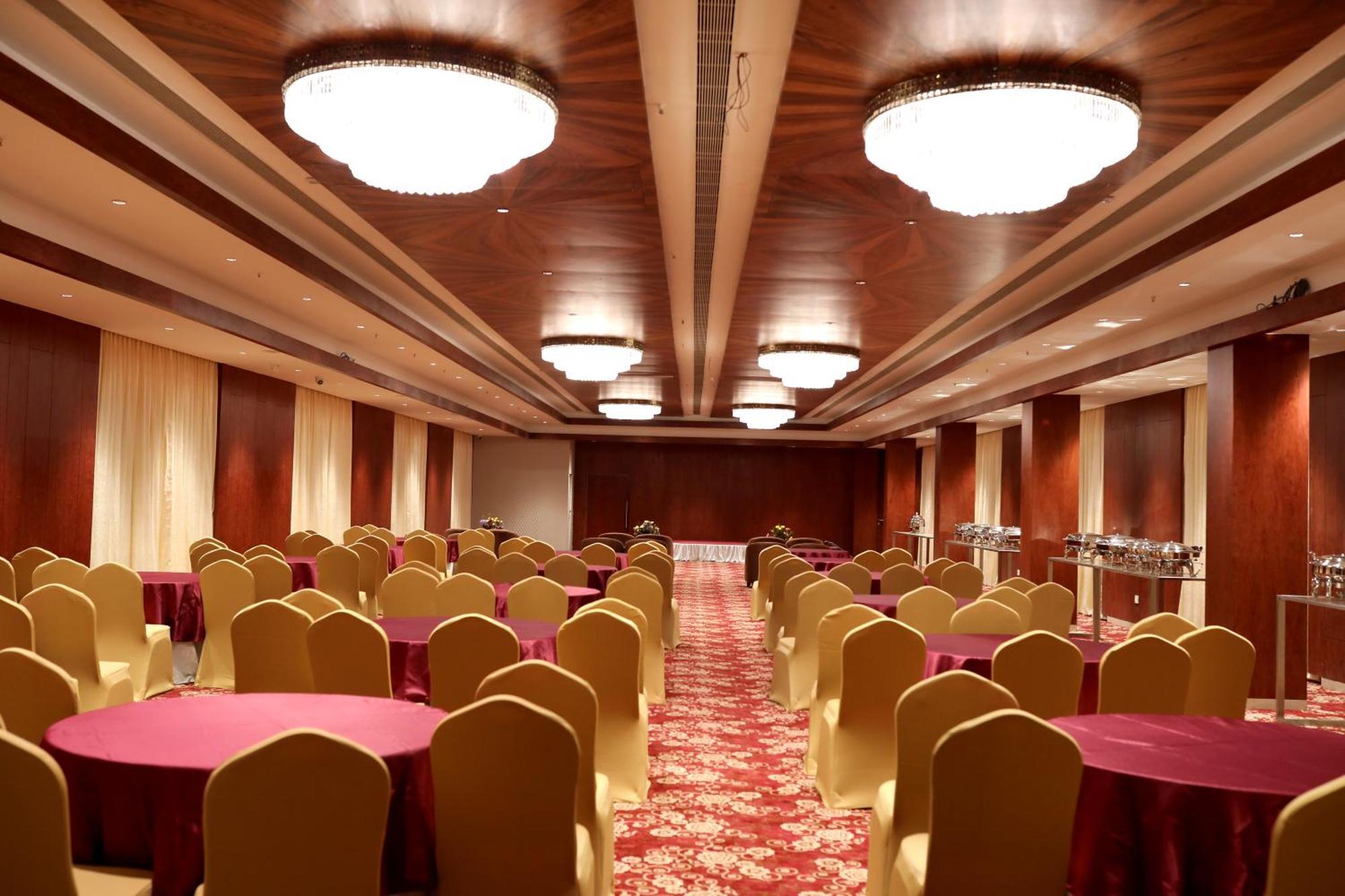 Icon Grand Hotel By Bhagini Bangalore Extérieur photo