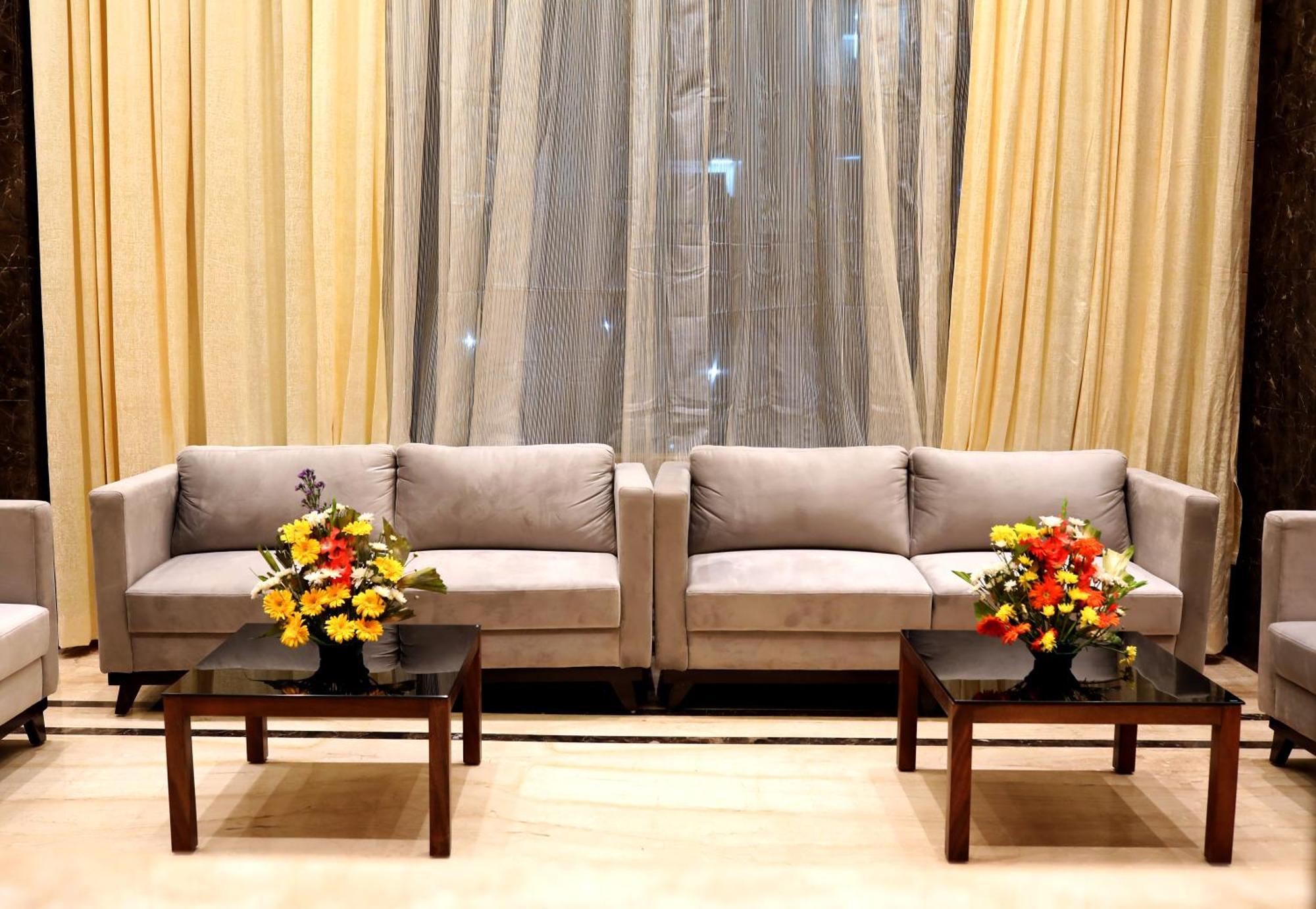 Icon Grand Hotel By Bhagini Bangalore Extérieur photo