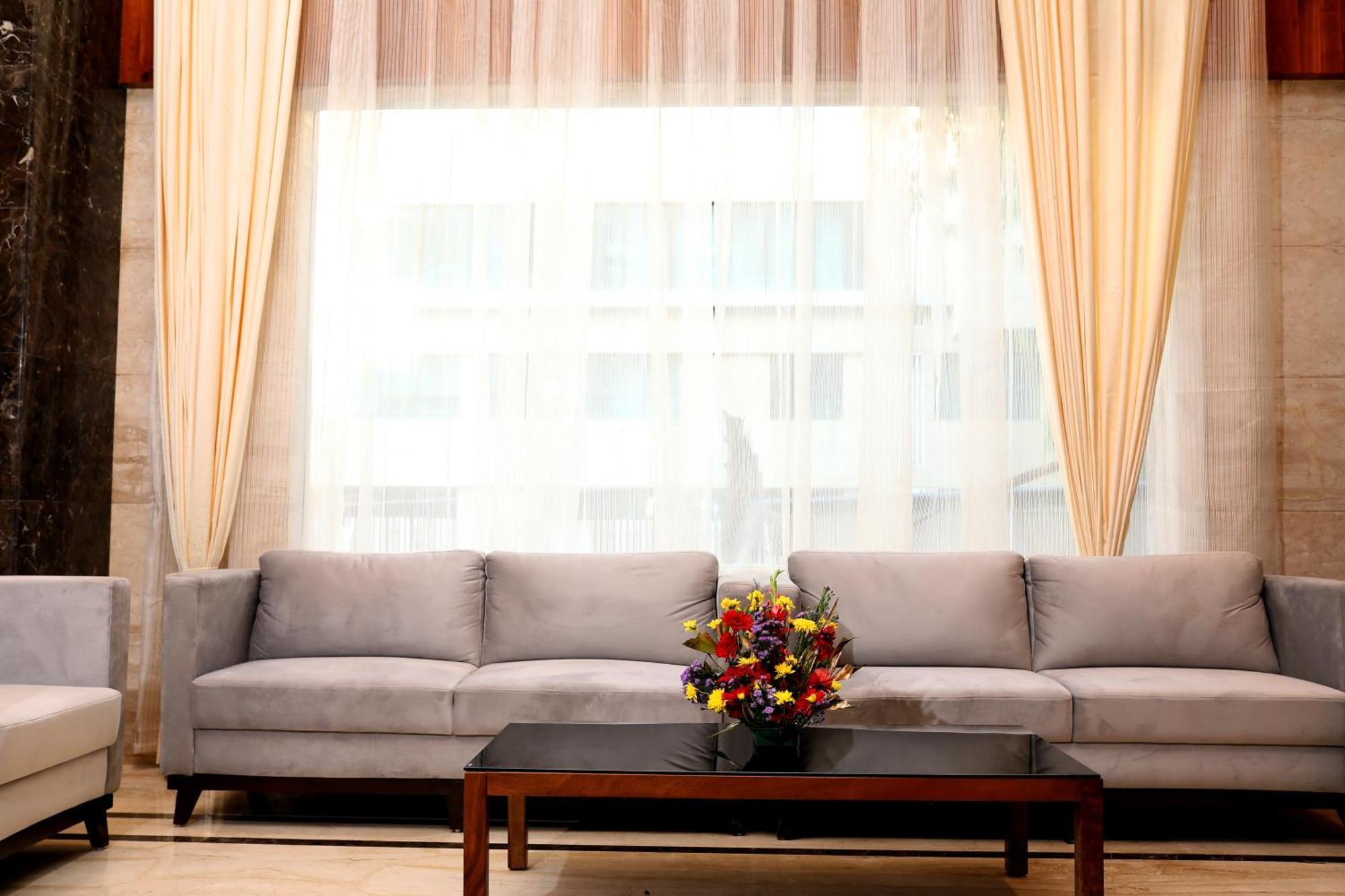 Icon Grand Hotel By Bhagini Bangalore Extérieur photo