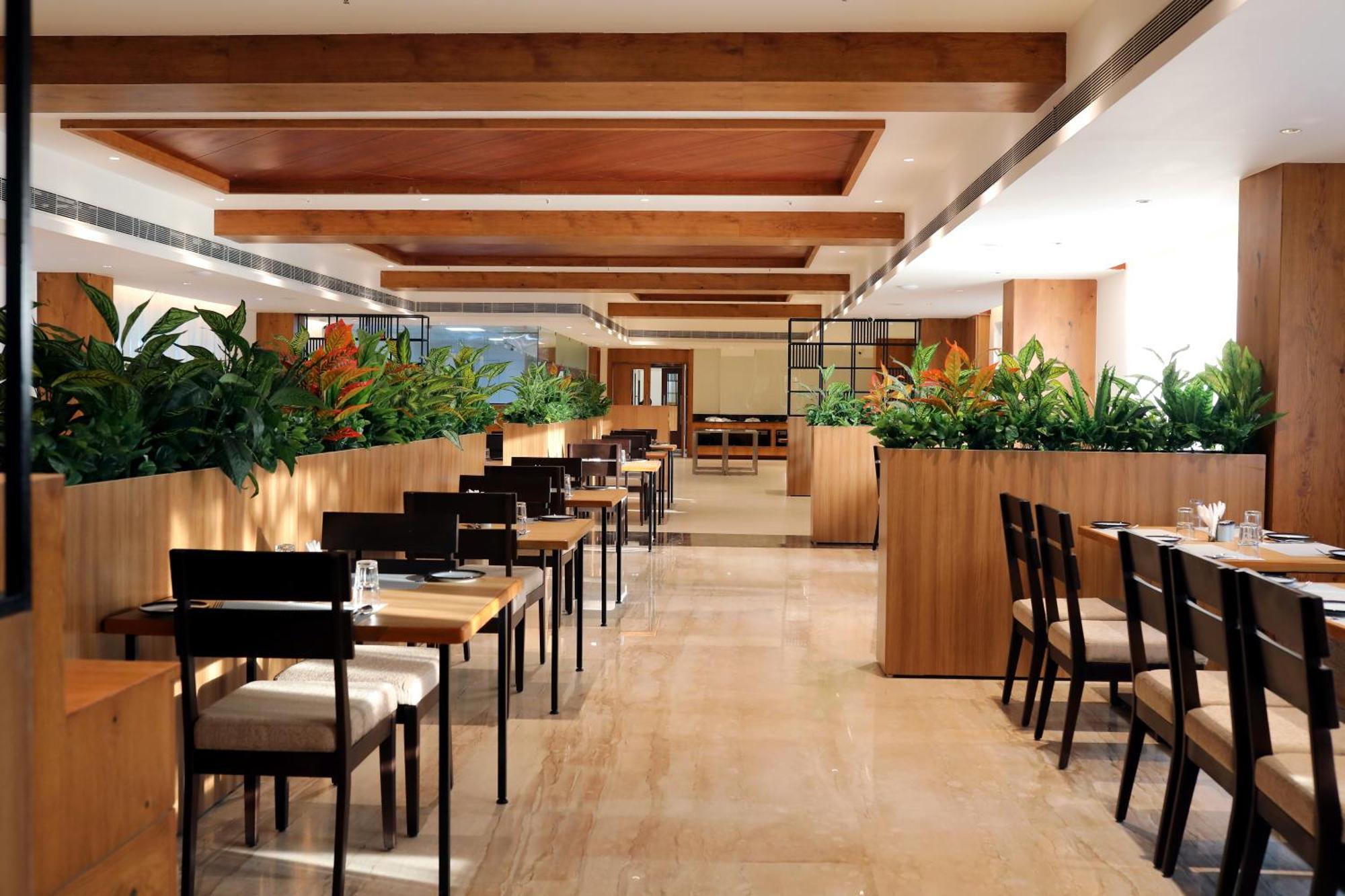 Icon Grand Hotel By Bhagini Bangalore Extérieur photo