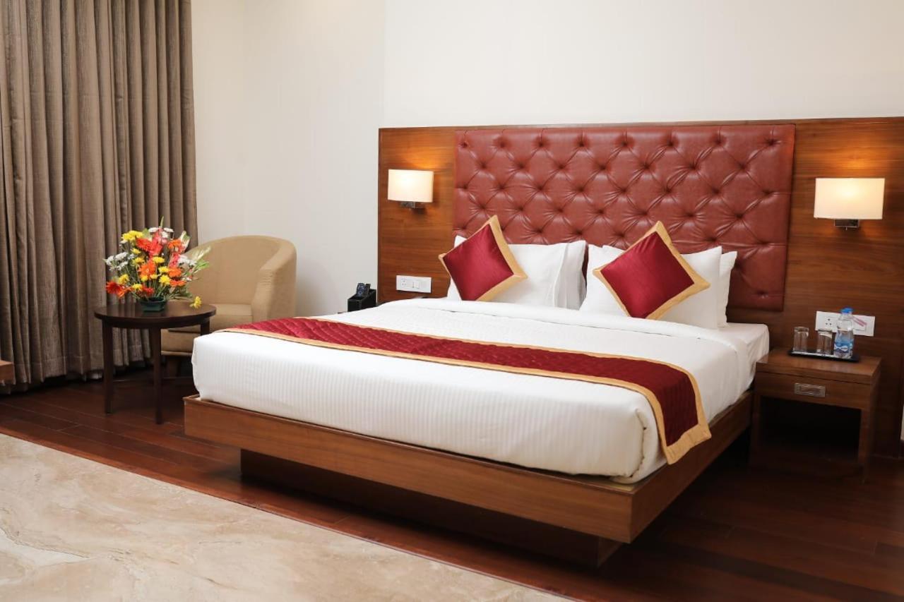 Icon Grand Hotel By Bhagini Bangalore Extérieur photo