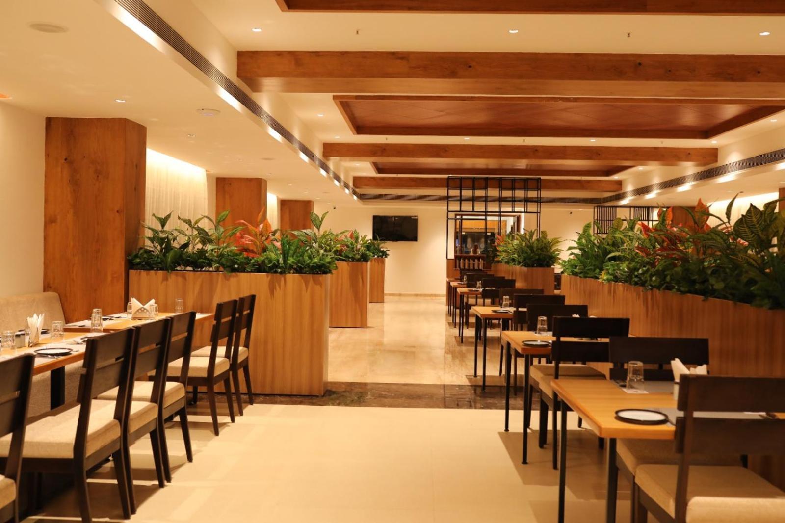 Icon Grand Hotel By Bhagini Bangalore Extérieur photo