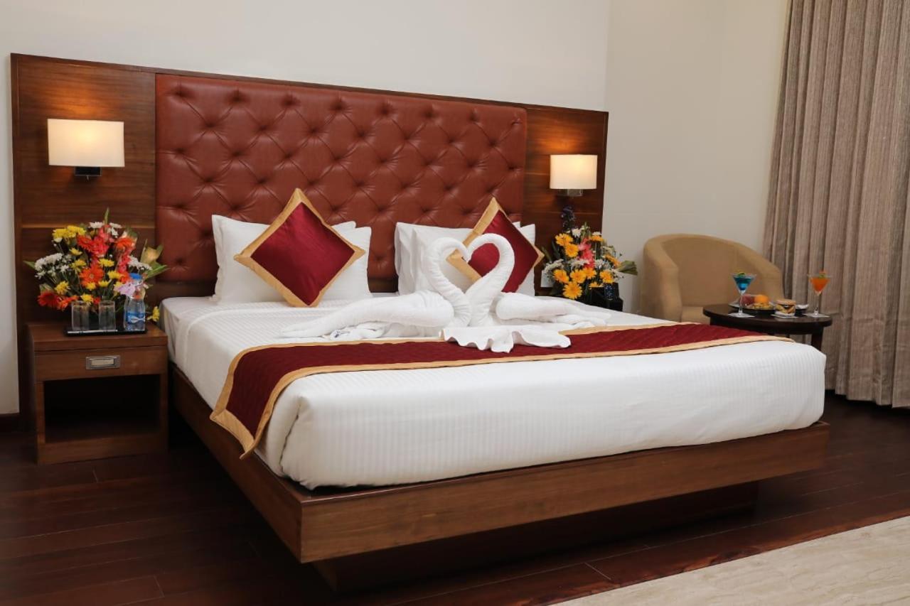 Icon Grand Hotel By Bhagini Bangalore Extérieur photo