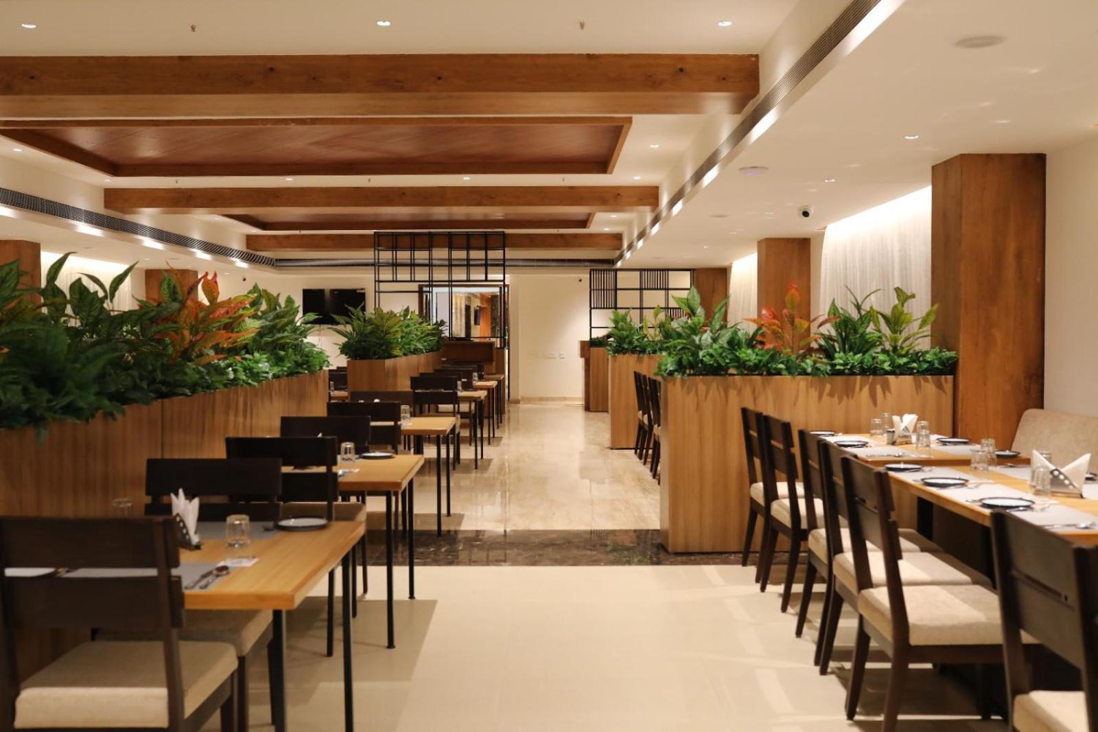 Icon Grand Hotel By Bhagini Bangalore Extérieur photo